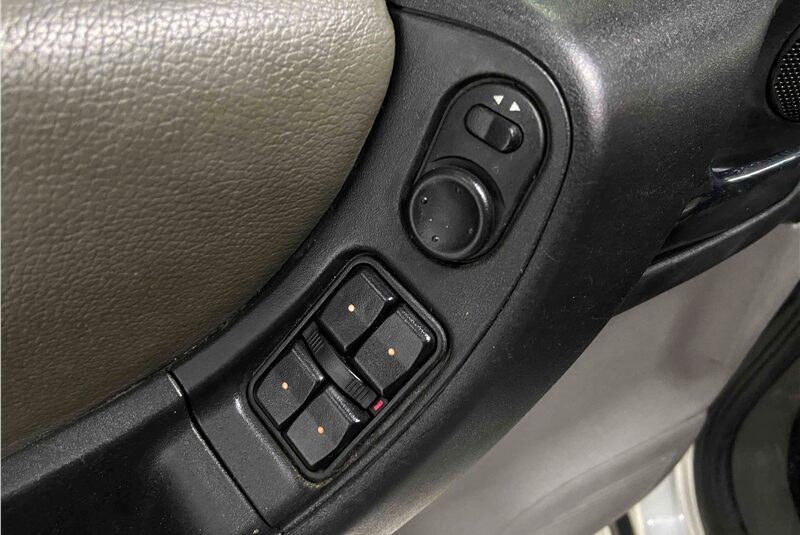 CHEVROLET ZAFIRA 2.0 MPFI EXPRESSION 8V FLEX 4P AUTOMÁTICO 2012